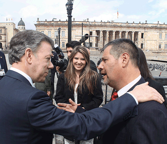 el presidente juan manuel santos y martin bayona copia