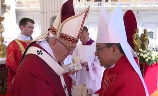 papa francisco y arzobispo jose rueda